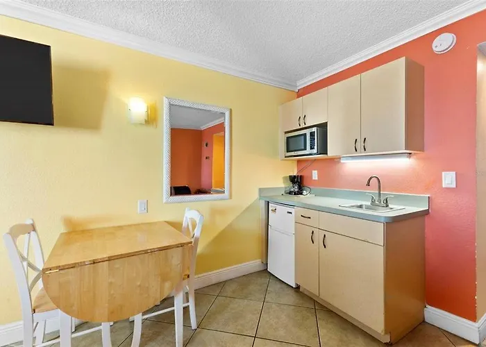 Pelican Point On Clearwater Aparthotel