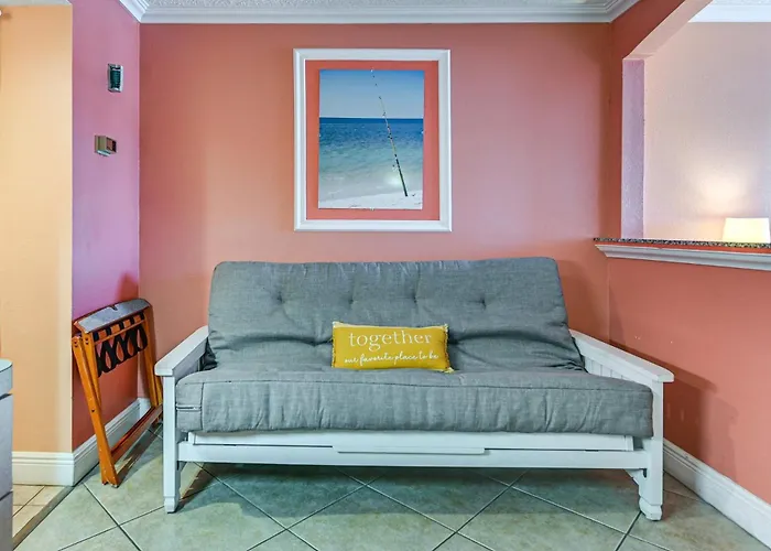 Aparthotel Pelican Point On Clearwater 3*