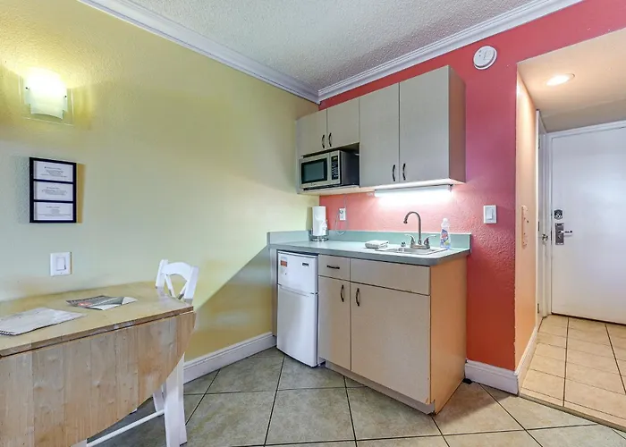 Pelican Point On Clearwater Aparthotel