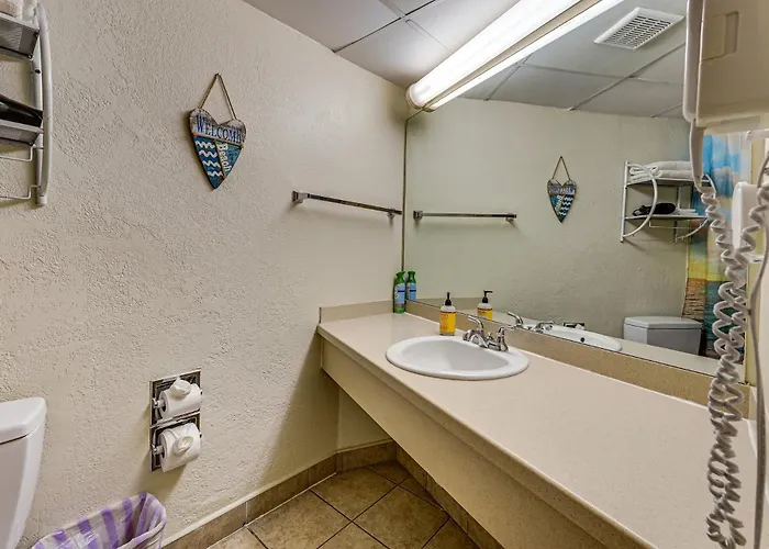 Aparthotel Pelican Point On Clearwater 3*